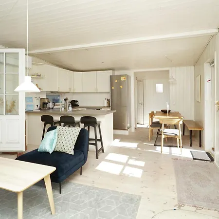 6 Person In Vejby-by Traum